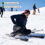 Skiër zit na een val op de piste in de sneeuw en houdt met een pijnlijk gezicht zijn onderrug vast