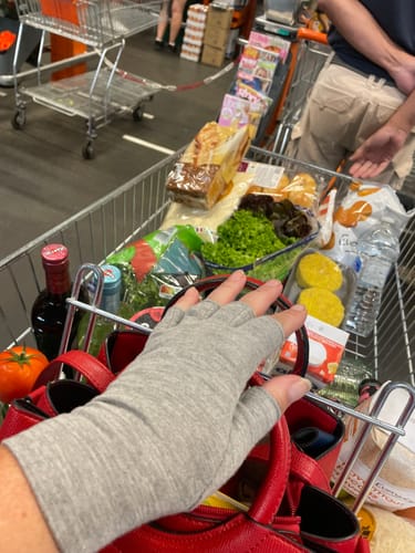 Foto van een klant bij deze compressiehandschoenen