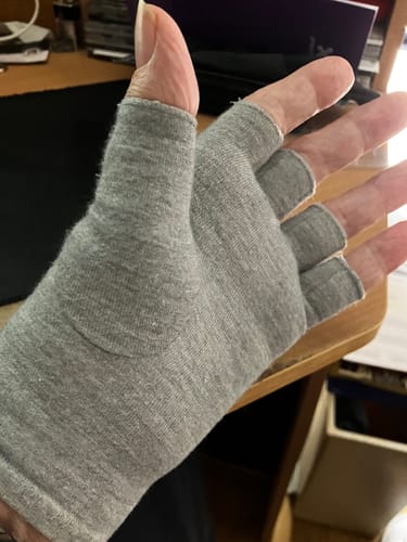 Foto van een klant bij deze compressiehandschoenen