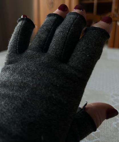 Foto van een klant bij deze compressiehandschoenen