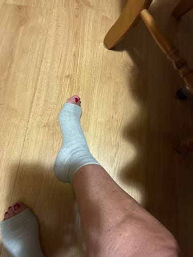 Foto van een klant bij deze voetsleeves