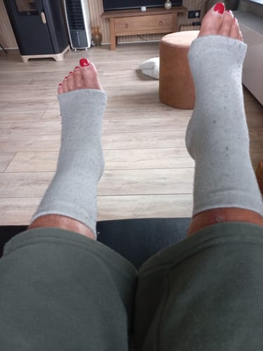 Foto van een klant bij deze voetsleeves