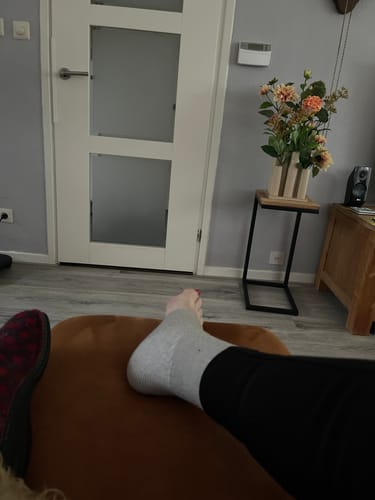 Foto van een klant bij deze voetsleeves